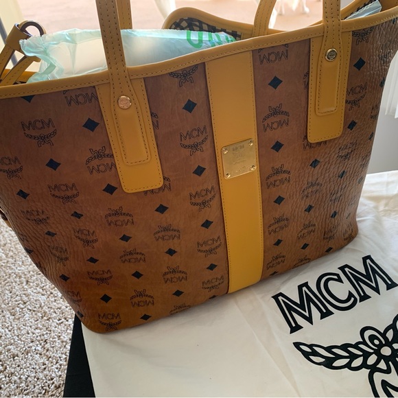 NEW MCM Liz Shopper Medium Tote 🌼. I p - Picture 1 of 10